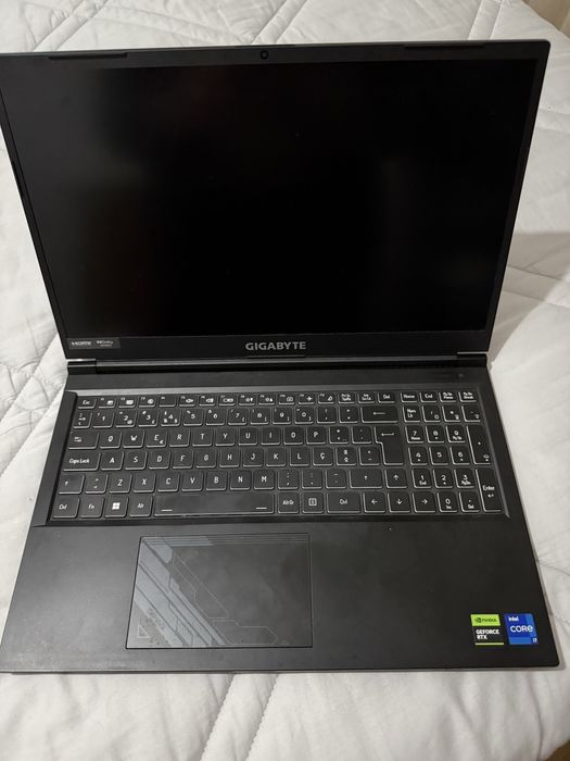 Portátil Gigabyte 15.6" G5 MF5-H2PT354KD