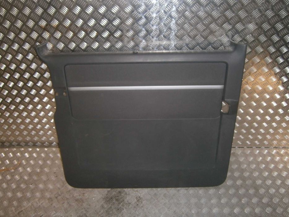 Boczek drzwi lewych tylnych przesuwnych VW Multivan t5 06-15 7H3