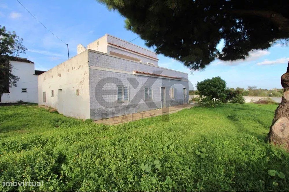 "Encantadora Moradia em Moncarapacho: Seu Refúgio"