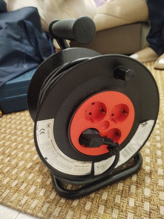 Extensão elétrica com enrolador (25m)