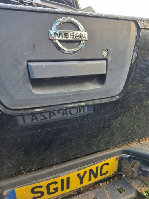 Zdrowa klapa burta nissan navara d40