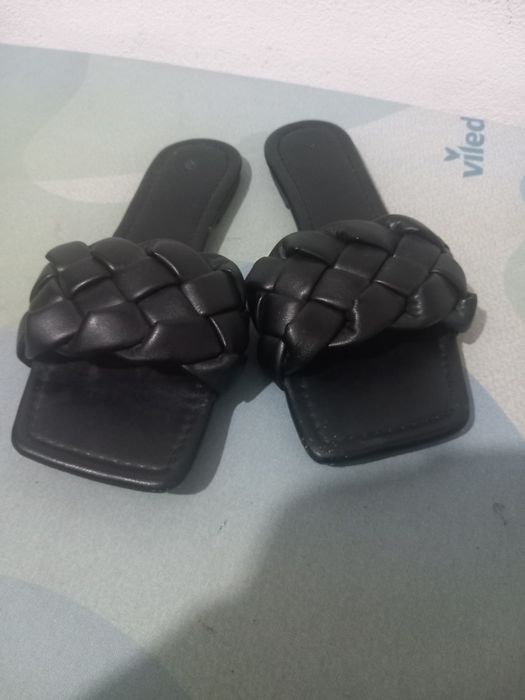 Chinelas  pretas n38