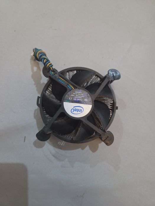 Sprzedam cooler intel (ze zdjecia)