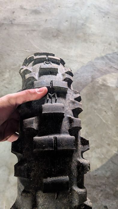 Pneus enduro e estrada