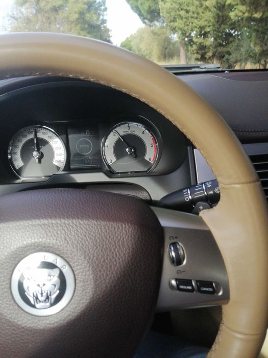 Jaguar XF rigorosamente impecável