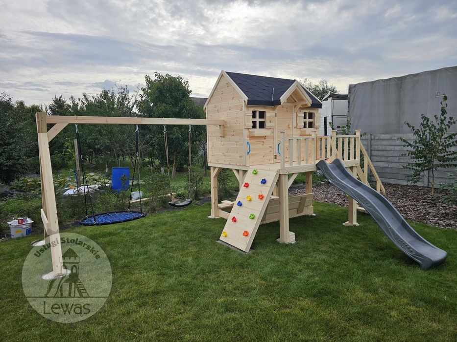 Plac zabaw, domek dla dzieci, huśtawka, domek ogrodowy,domek drewniany