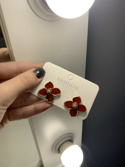Сережки червоні квітки