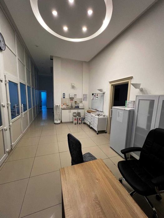 Окрема будівля, Обладнана Клініка, Офіс, Вирлиця, ТОРГ, співпрацюю