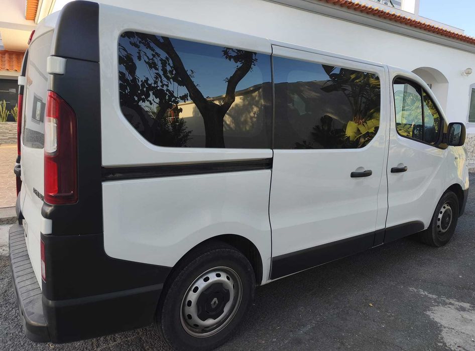 Carrinha Renault Trafic 9 lugares