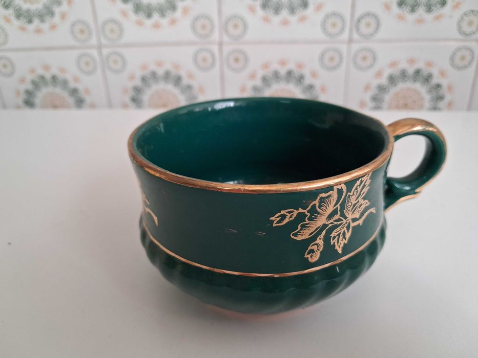 2 Canecas muito antigas Marca R. B. ALCOBAÇA em bom estado 5 EUR cada
