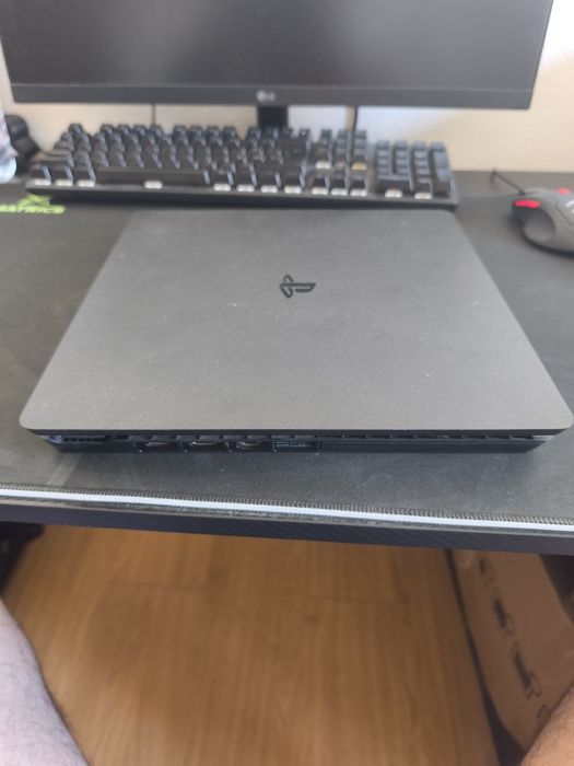 PlayStation 4 slim