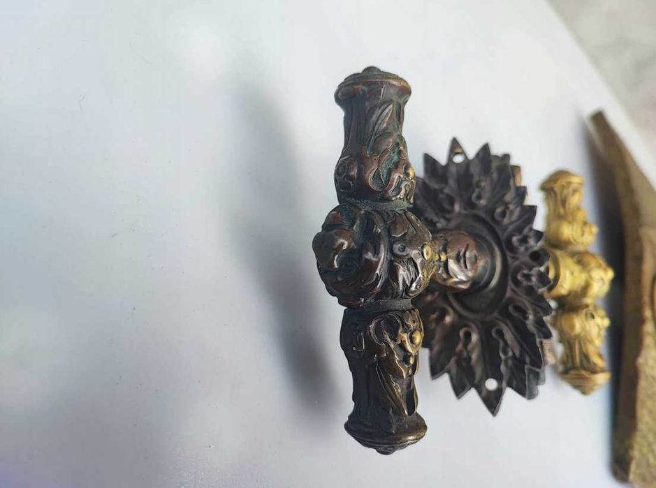 Stare szyldy,klamki,do drzwi,okna,mosiężne,lew,cena za 1 komplet