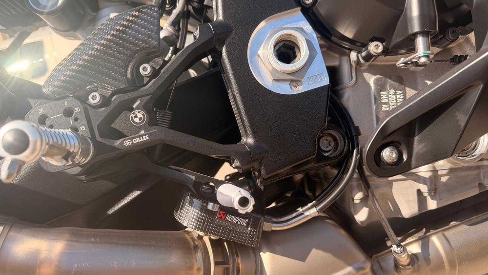 BMW M1000Rr imaculada