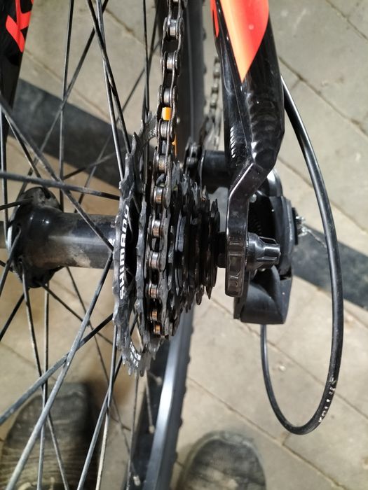 Rower górski KELLYS 21 biegów Shimano, amortyzator, błotniki – gotowy