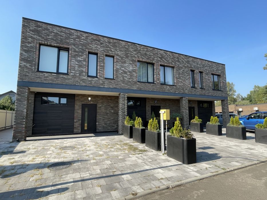 Таунхаус 130м2 з ремонтом- новий, у закритому кооперативі, с. Вишеньки