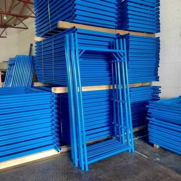 Ліса. Риштовка. Вишка тура. Строительные леса. Будівельні риштування