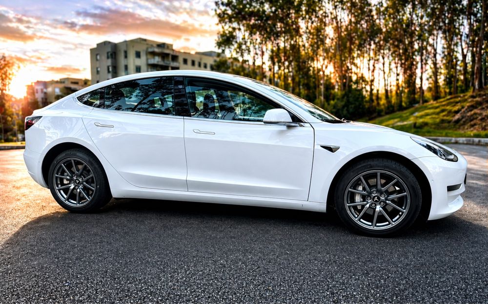 Tesla model 3 standard range RWD
