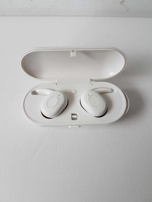 Nowe bezprzewodowe słuchawki douszne białe USB czas pracy 2-3 godziny