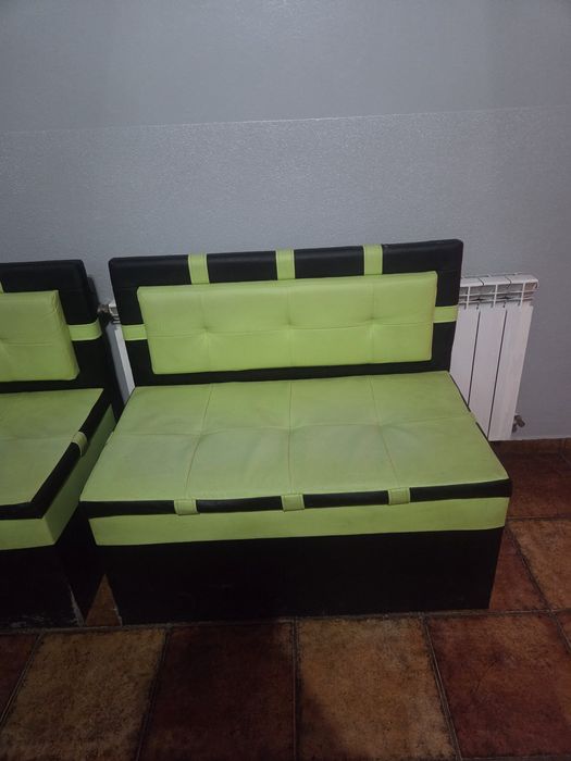 Дивани для коридору чи кафе