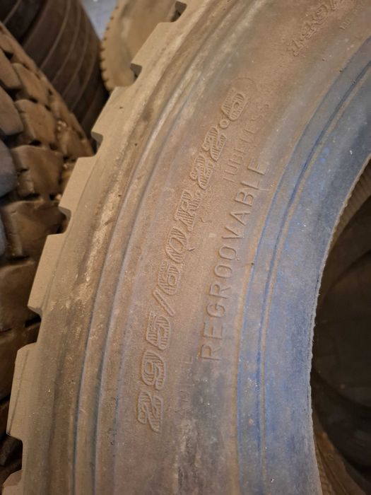 Opona 295/60R22,5 Bieżnikowana stary Dot 4szt