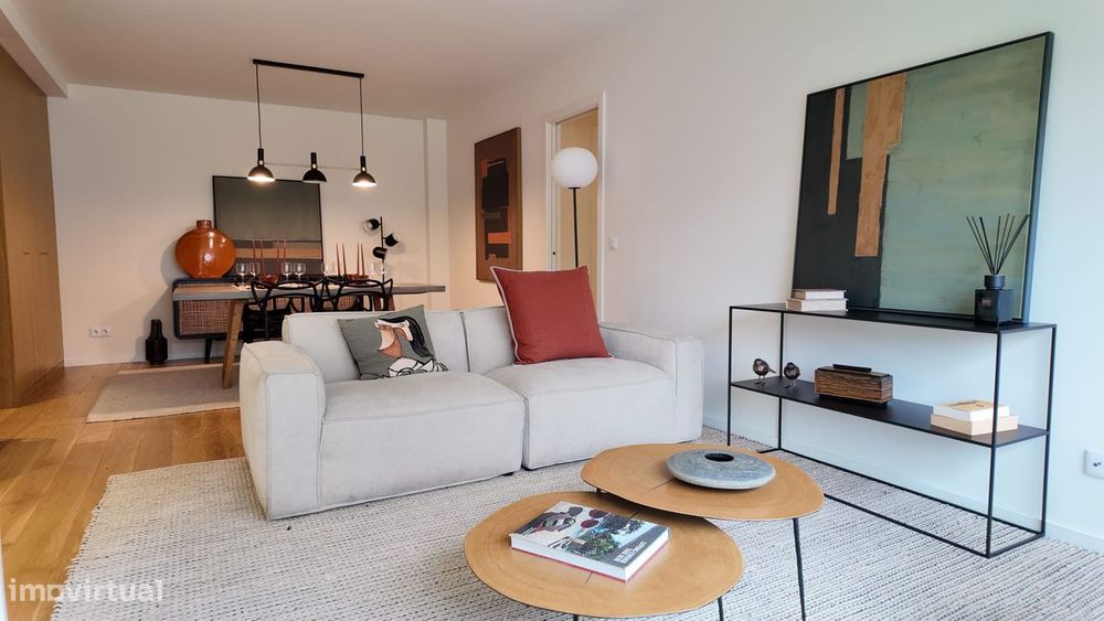 Apartamento T0 com piscina, garagem e elevador - Porto
