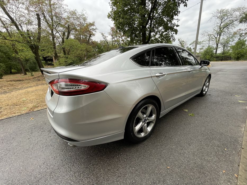 Продам Ford Fusion в гарній комплектації.