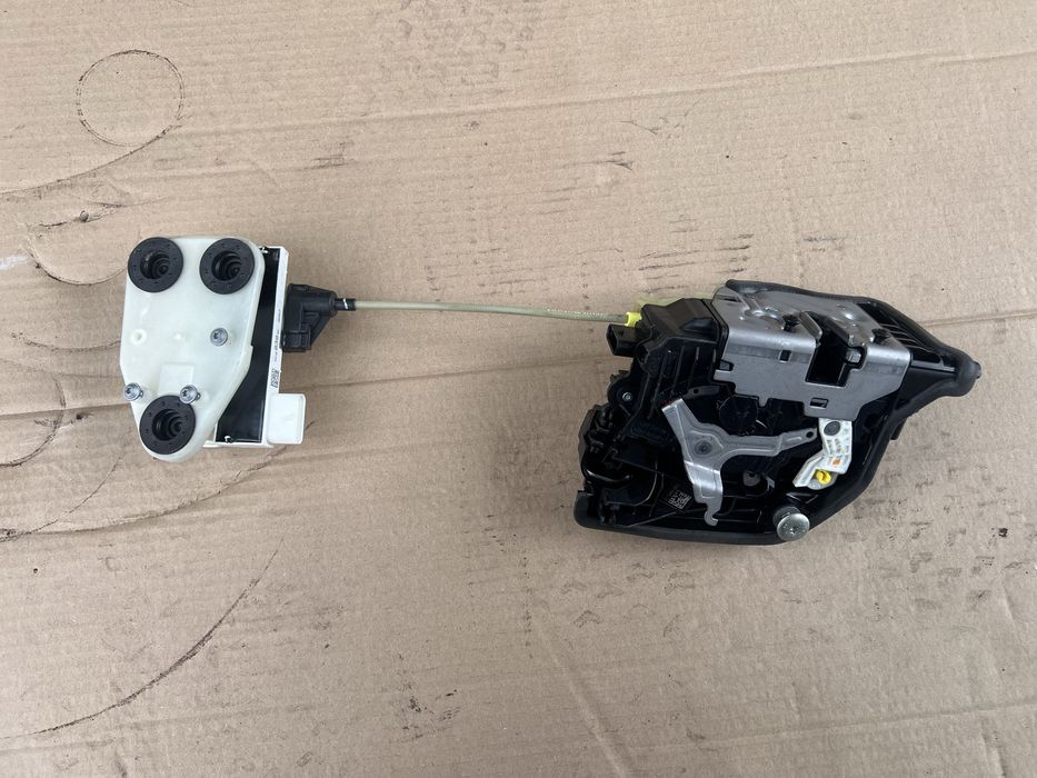 Zamek drzwi lewy kierowcy BMW F15 X5 F16 X6 z dociągiem