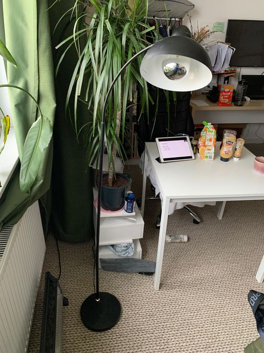 Lampa podłogowa hugo jusk jak nowa. Czarna lampa do wnętrz 154cm