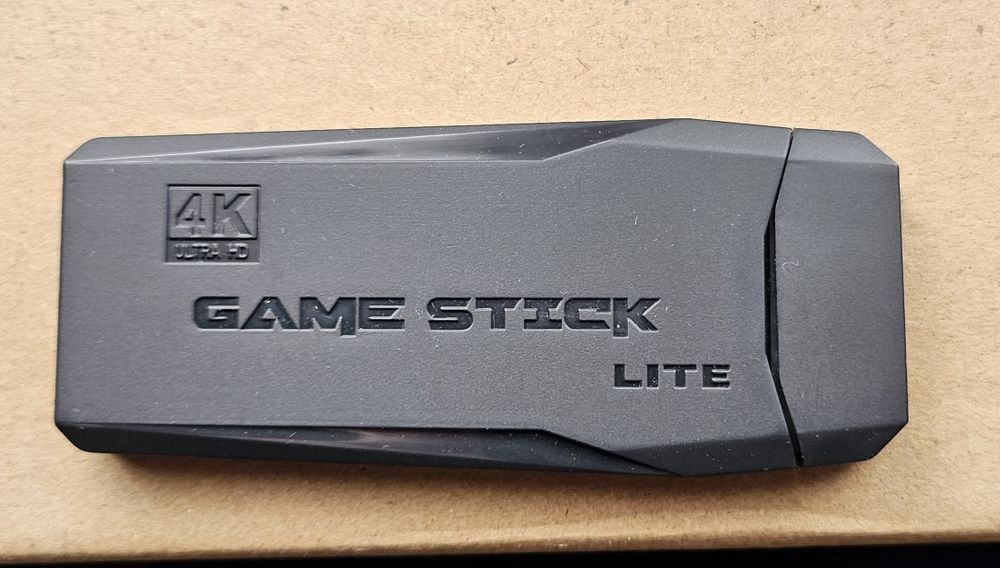 Consola com comandos para peças