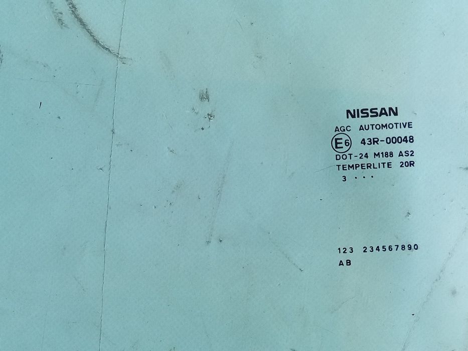 Vidro porta trás esquerdo NISSAN Juke (F15)
