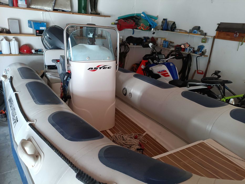 Semi rígido 25 CV 4 tempos