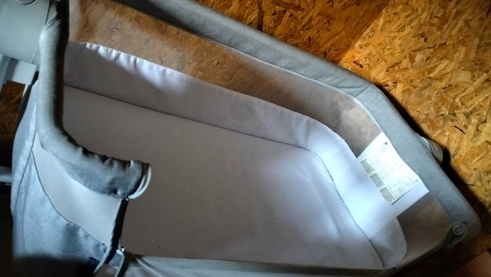 Berço Coleito de por ao lado da cama dos pais