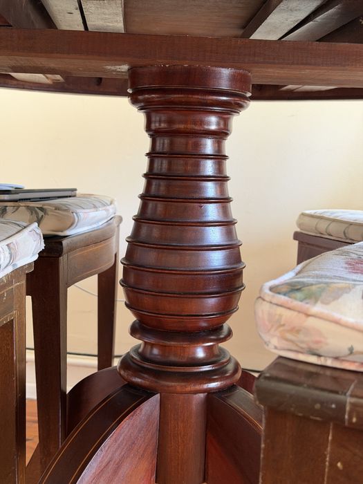 Mesa de jantar redonda extensível em madeira + 6 cadeiras
