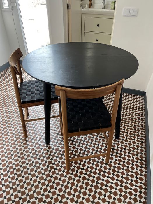 2 Cadeiras de madeira IKEA NACKANÄS com assento entrançado preto