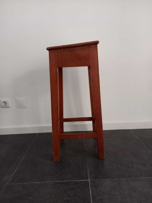 Banco de estirador em madeira