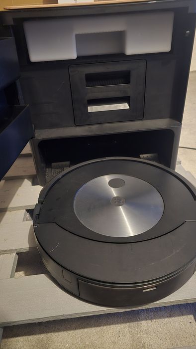 Irobot Roomba Combo j7 + Base de Recarga Automática de Água Clean Base