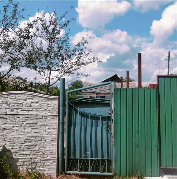 Продам часть дома в Южном . Центр. Участок 5 соток .Газовое отоплен.TB