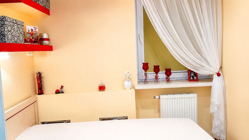 Sprzedam mieszkanie 54 m 3 pokoje z tarasem + komórka lokatorska, Garaż
