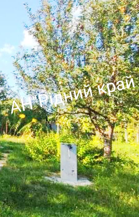 Дешево продається капітальна 2 пов. цегляна дача з ділянкою .