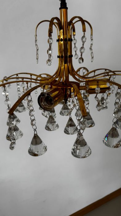 Złota lampa sufitowa z kryształkami