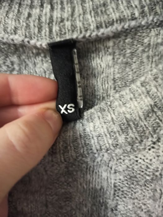Sweter H&M w składzie wełna