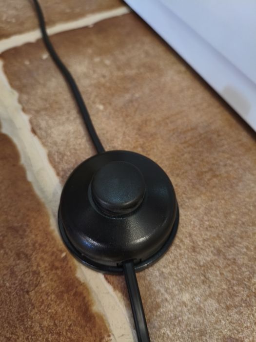 Candeeiro de pé alto em ferro