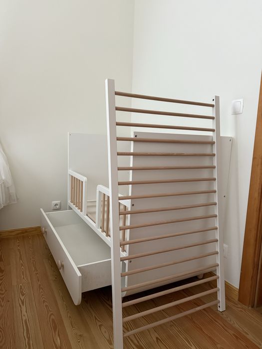 Crib + Mattress + 2 Bed Sheets + Waterproof Mattress Pad + Crib Duvet – Never Used64730022007811123