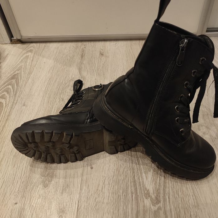 Sprzedam buty czarne wysokie