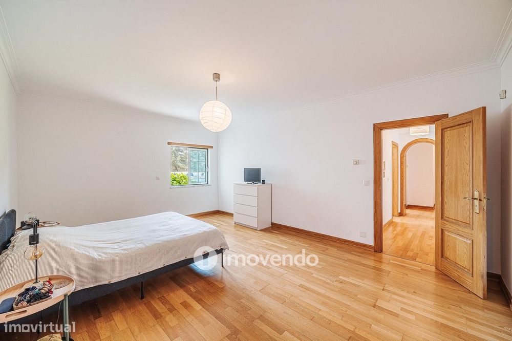 Apartamento T3 com estacionamento, no Condomínio Jardim da Lomba