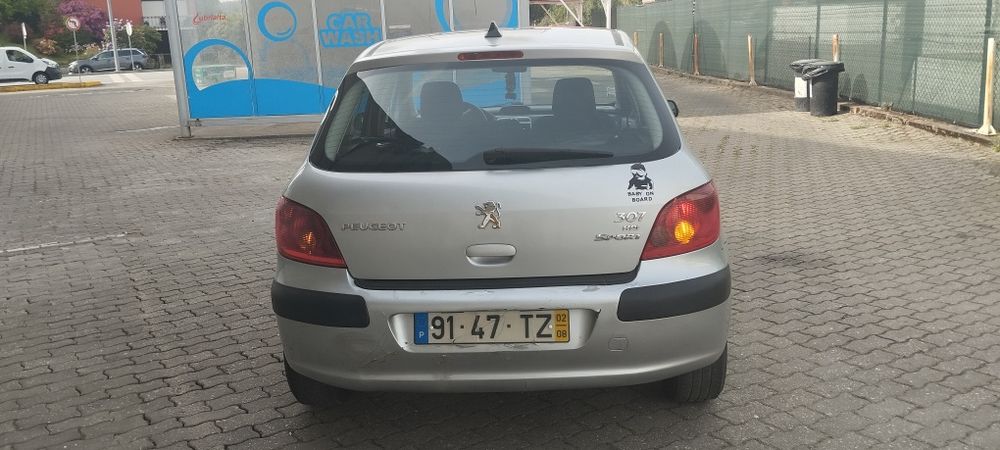 Vendo Peugeot 307 gasóleo 1.4 
O carro é do ano 2002,