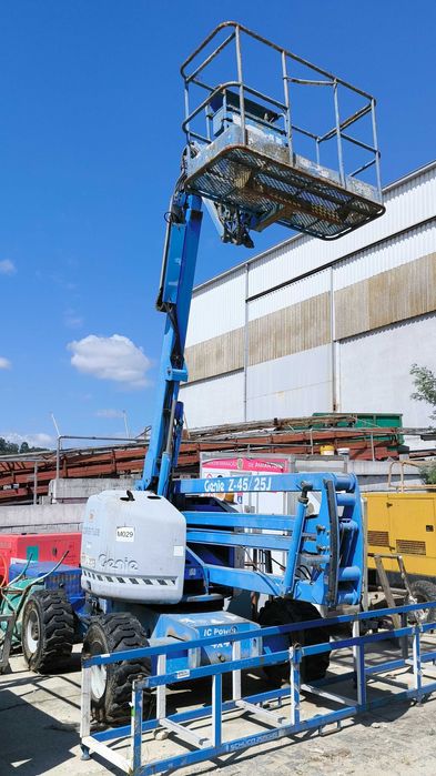 Elevatória Genie Z-45/25 J 4x4