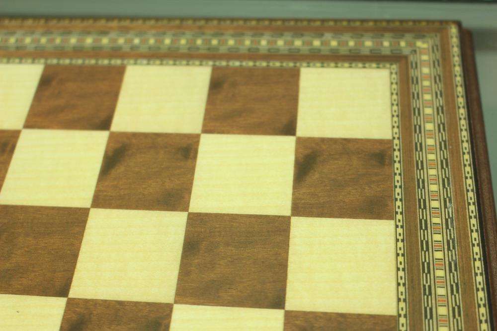 Tabuleiro de Jogo em Madeira bicolor e marqueterie