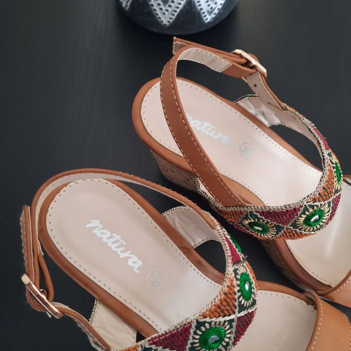 Sandálias NATURA nº 36 NOVAS