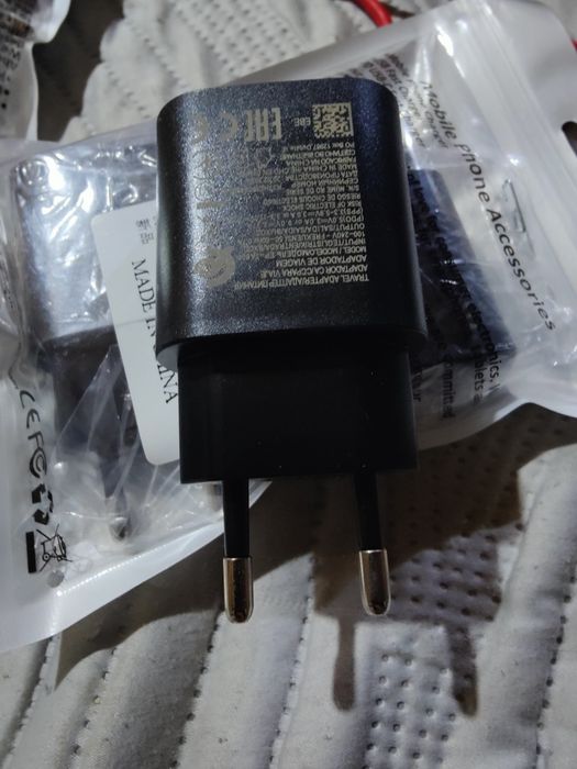 Блочок,є кабель TapeC/TapeC, швидкісна зарядка samsung 25w